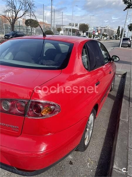 Usado Seat Cordoba 100 CV (73 kW) 2003 Rojo Berlina