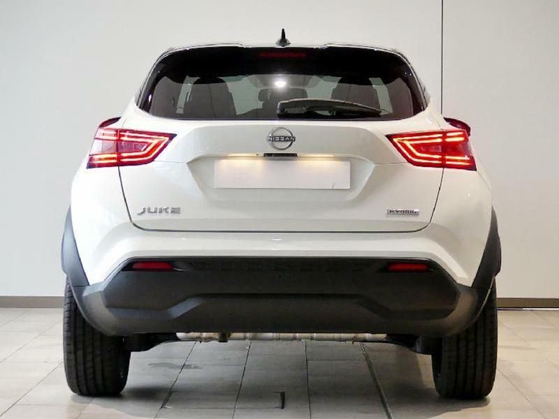 Usado Nissan Juke N-Connecta 143 CV (105 kW) 2022 Lunar white + midnight black metalizado SUV