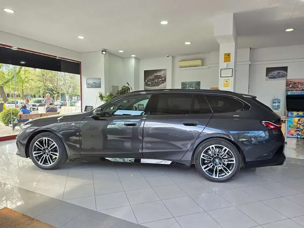 Usado BMW 520 Comfort Edition 196 CV (144 kW) 2024 Gris Familiar