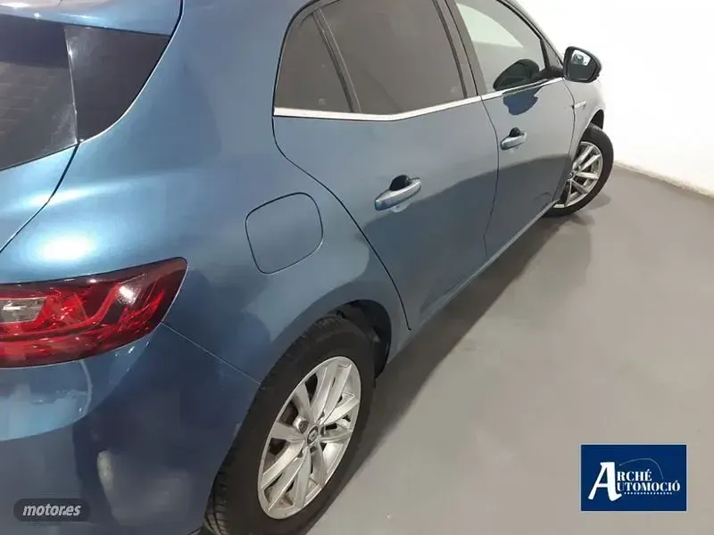 Usado Renault Mégane Zen 132 CV (97 kW) 2016 Azul Berlina