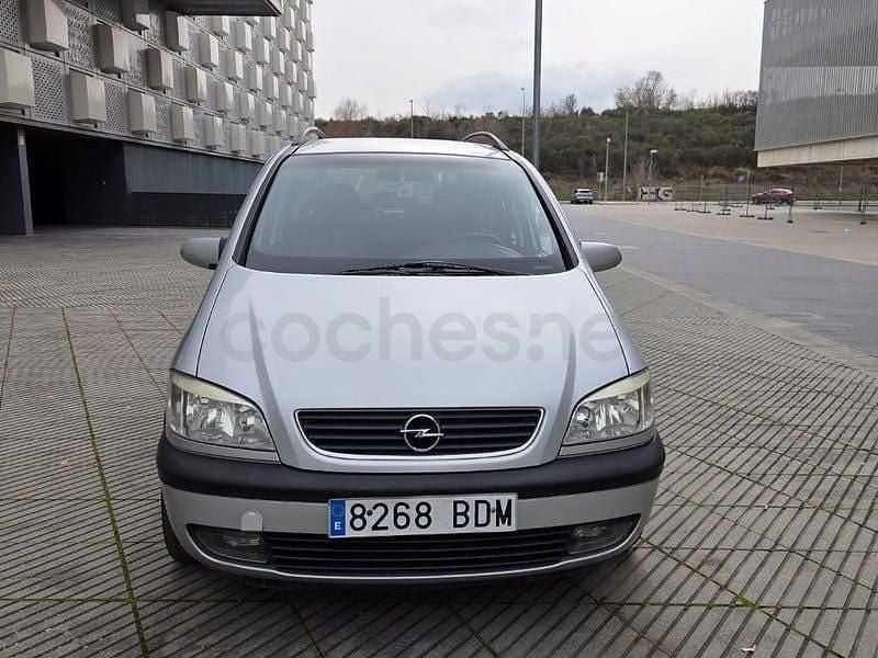 Usado Opel Zafira Comfort 100 CV (73 kW) 2001 Gris / plata Monovolumen