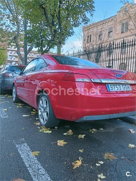 Usado Ford Focus Cabriolet Trend 136 CV (100 kW) 2009 Rojo Descapotable