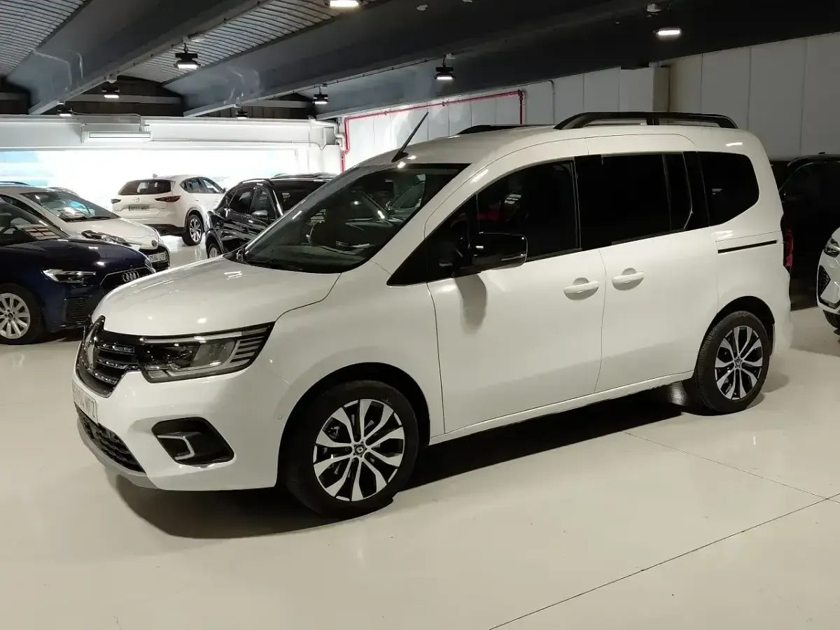 Usado Renault Kangoo Techno 130 CV (95 kW) 2023 Blanco Familiar