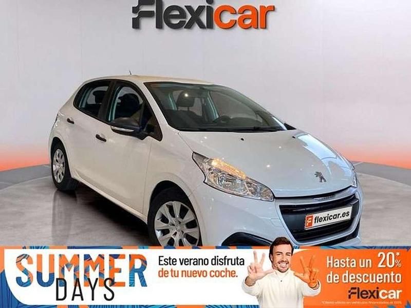 Blanco Usado 2017 Peugeot 208 Access Utilitario | 8290 € (Buen precio) - Imagen 1/4