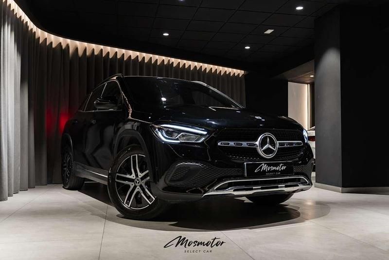 Käytetty Mercedes GLA180 136 HP (100 kW) 2022 Musta Katumaasturi