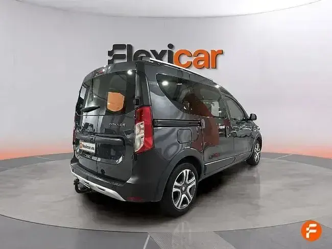 Usado Dacia Dokker Essentiel 131 CV (96 kW) 2019 Gris Monovolumen