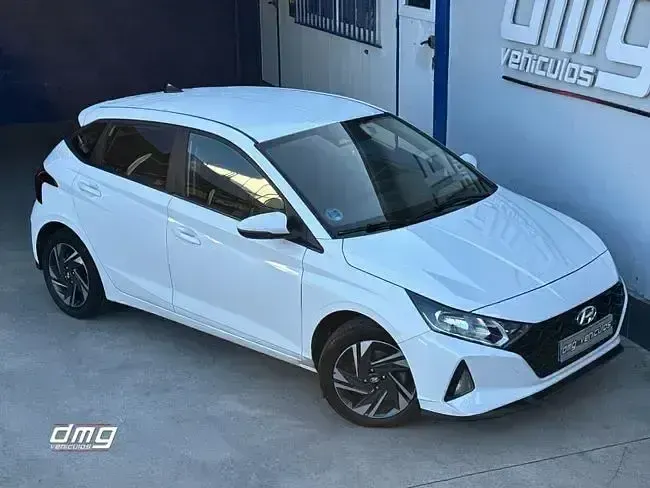 Usado Hyundai i20 100 CV (73 kW) 2022 Blanco Utilitario