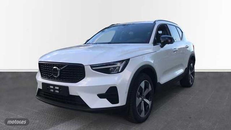 Blanco Nuevo 2025 Volvo XC40 Plus SUV | 42.700 € (Precio justo) - Imagen 1/4