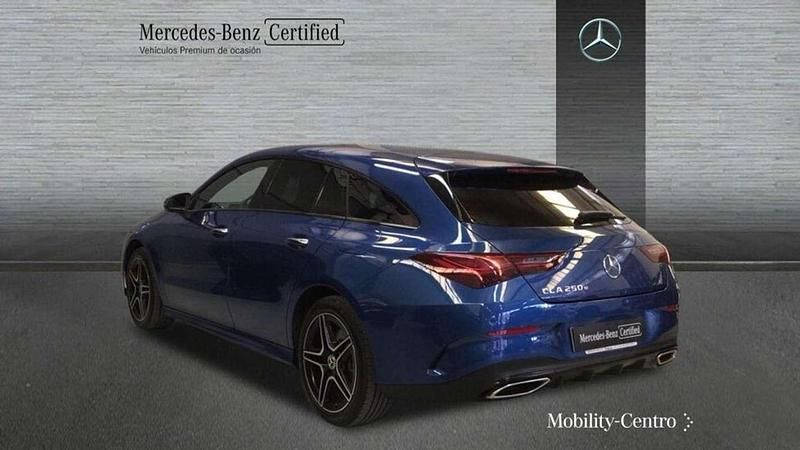 Usado Mercedes CLA250e Shooting Brake 219 CV (161 kW) 2024 Azul Familiar