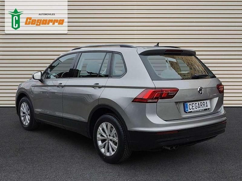 Usado VW Tiguan Edition 131 CV (96 kW) 2019 Gris SUV