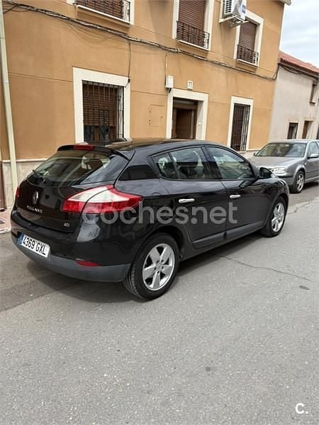 Usado Renault Mégane Dynamique 105 CV (77 kW) 2010 Negro Berlina