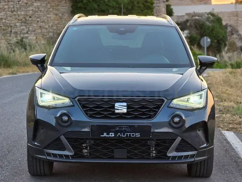 Usado Seat Arona FR 150 CV (110 kW) 2024 Gris / plata SUV
