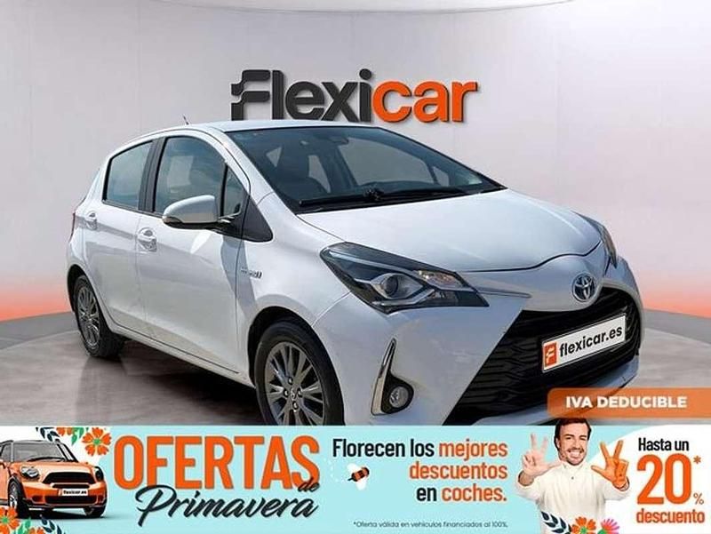 Usado Toyota Yaris Hybrid Active 99 CV (72 kW) 2019 Blanco Utilitario