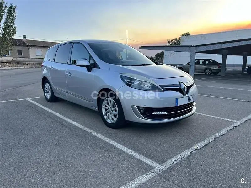 Usado Renault Grand Scénic III Dynamique 130 CV (95 kW) 2013 Gris / plata Monovolumen