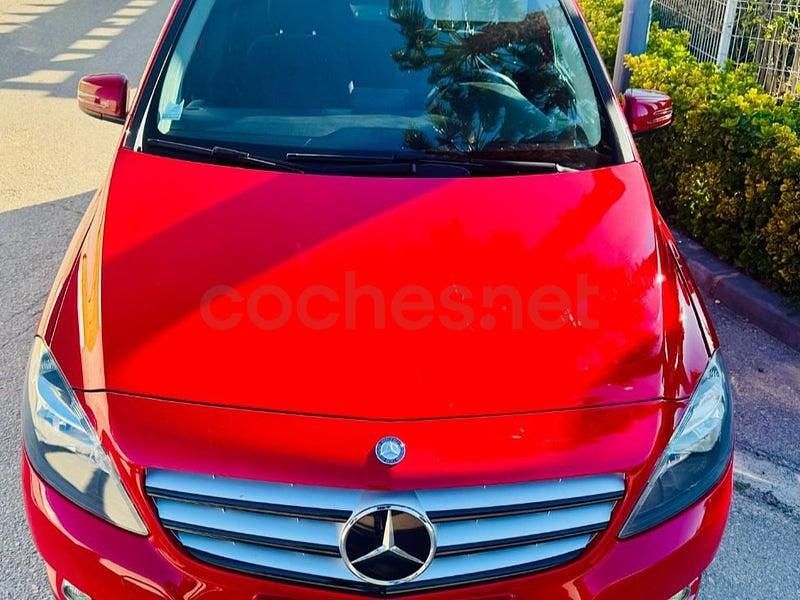 Occasion Mercedes B180 109 PK (80 kW) 2014 Rood MPV