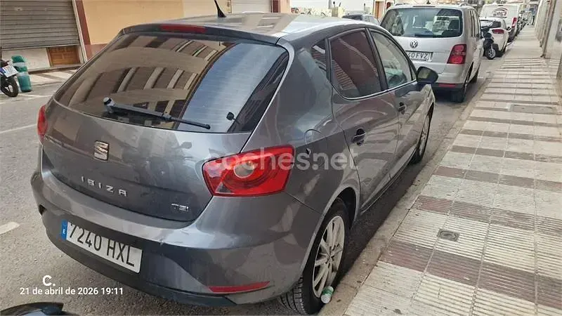 Usado Seat Ibiza I-Tech 85 CV (62 kW) 2014 Gris / plata Berlina