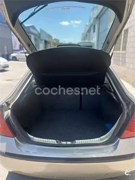 Usado Ford Mondeo Ambiente 115 CV (84 kW) 2002 Beige Berlina