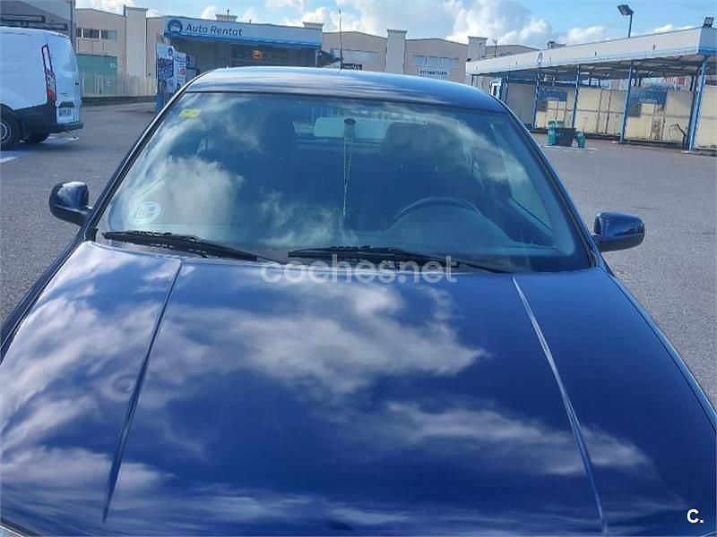 Azul Usado 2002 VW Golf IV Highline Berlina | 3000 € (Precio justo) - Imagen 1/4