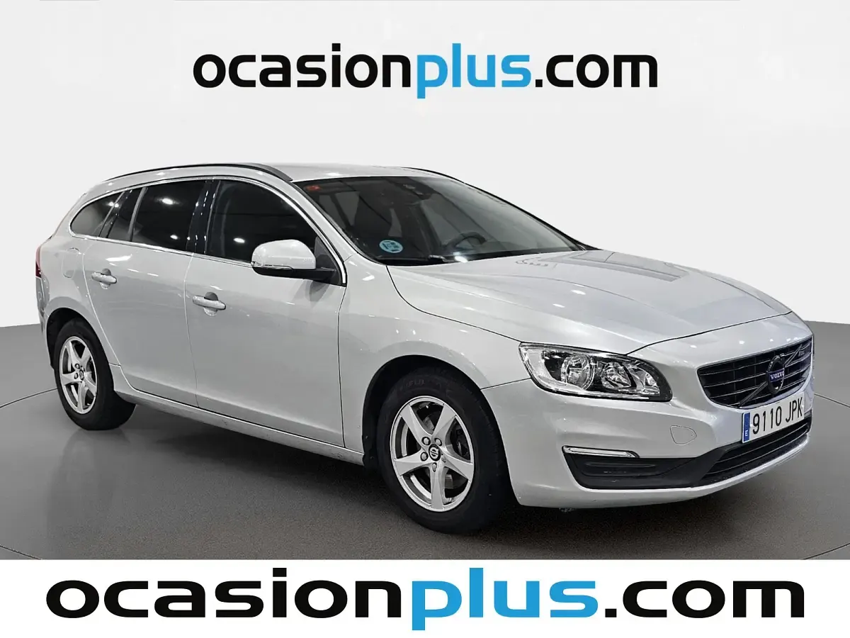 Usado Volvo V60 Momentum 120 CV (88 kW) 2016 Gris plata Familiar