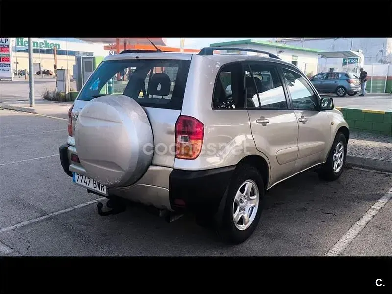 Usado Toyota RAV4 Luna 125 CV (91 kW) 2002 Gris / plata SUV