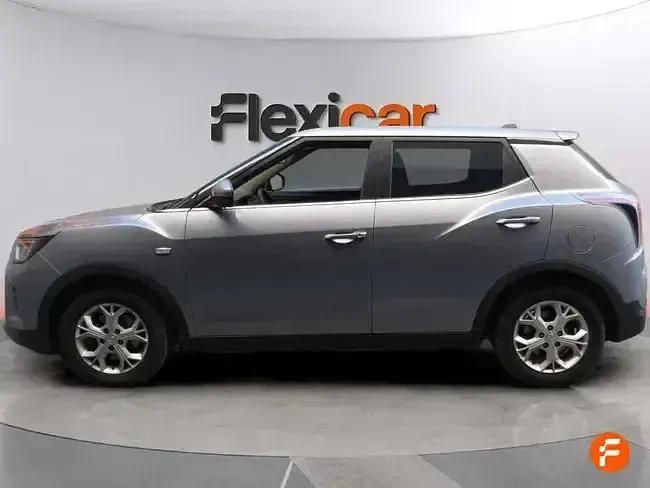 Usado SsangYong Tivoli 163 CV (119 kW) 2024 Gris / plata SUV