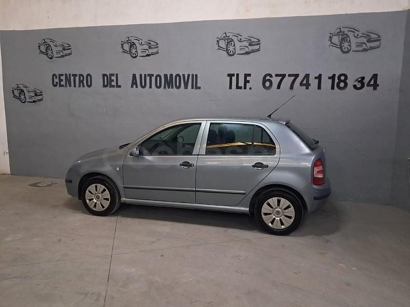Usado Skoda Fabia 70 CV (51 kW) 2006 Azul Berlina