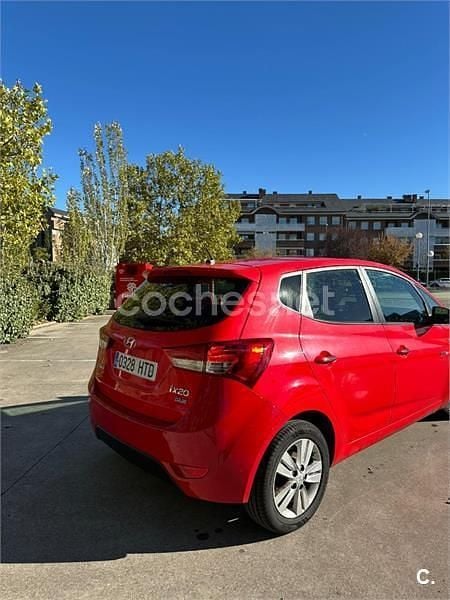 Usado Hyundai ix20 Comfort 115 CV (84 kW) 2013 Rojo Utilitario