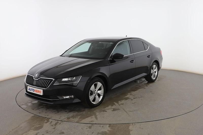 Usado Skoda Superb Ambition 150 CV (110 kW) 2017 Negro Berlina