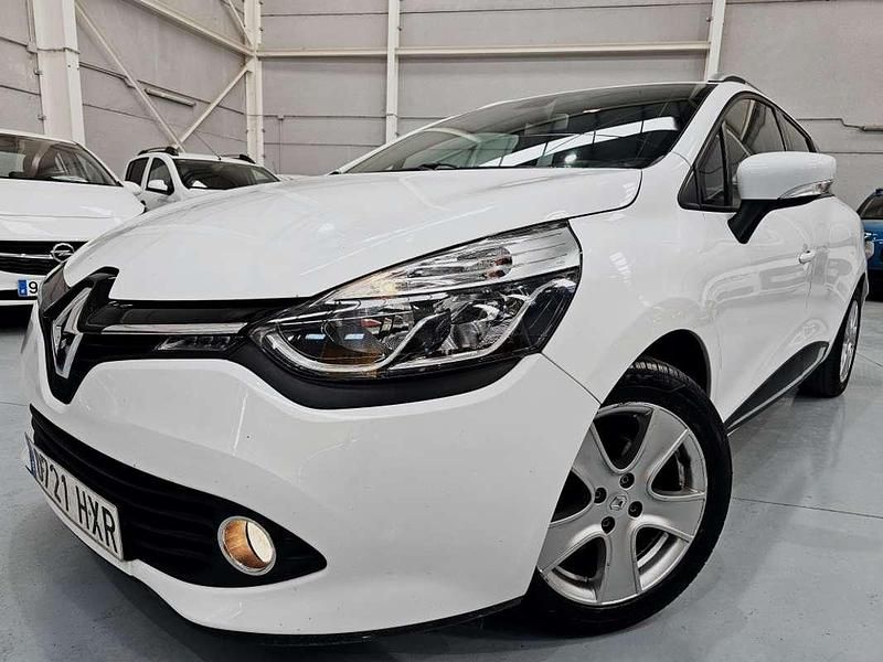 Usado Renault Clio GrandTour Dynamique 90 CV (66 kW) 2014 Blanco Familiar