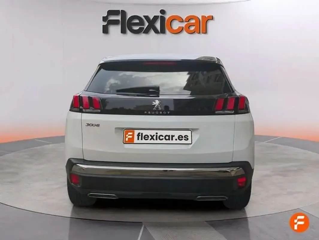 Usado Peugeot 3008 Allure 131 CV (96 kW) 2018 Blanco SUV