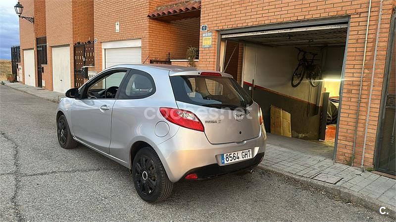 Usado Mazda 2 Active 75 CV (55 kW) 2008 Gris / plata Utilitario