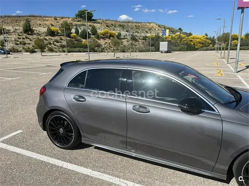 Usado Mercedes A180 109 CV (80 kW) 2019 Gris / plata Berlina