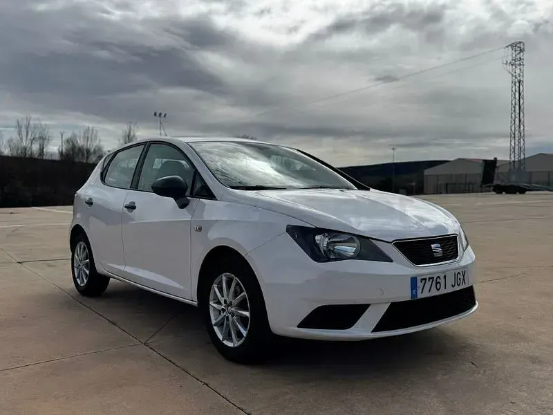 Usado Seat Ibiza Reference 90 CV (66 kW) 2015 Blanco Berlina