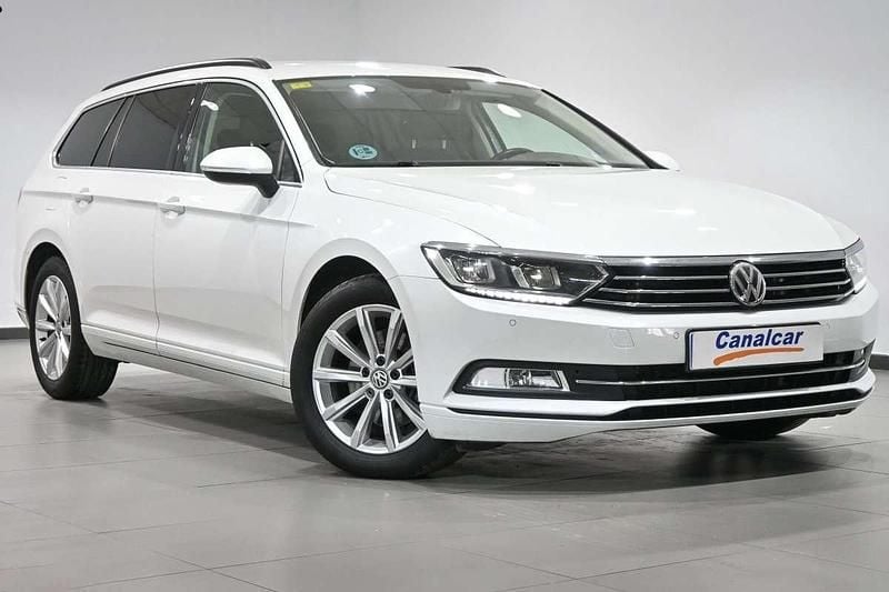 Usado VW Passat R-line 150 CV (110 kW) 2018 Blanco Familiar