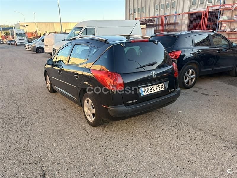 Usado Peugeot 207 95 CV (69 kW) 2008 Negro Familiar