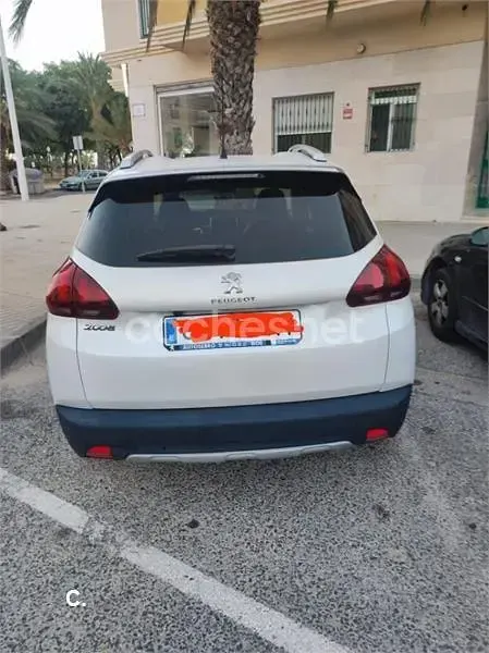 Usado Peugeot 2008 Allure 110 CV (80 kW) 2018 Blanco SUV