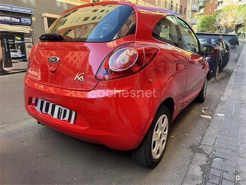 Usado Ford Ka 69 CV (50 kW) 2014 Rojo Berlina