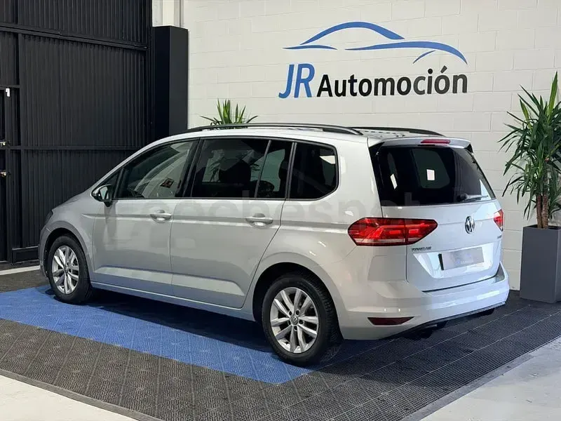 Usado VW Touran Sportline 150 CV (110 kW) 2016 Gris / plata Monovolumen