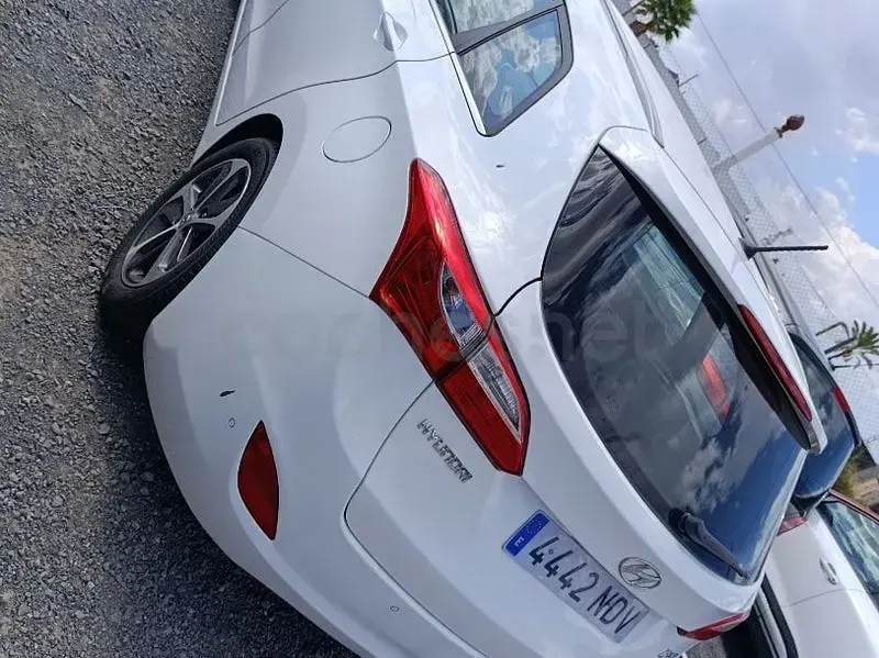 Usado Hyundai i30 140 CV (102 kW) 2017 Blanco Familiar