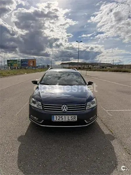 Usado VW Passat Highline 140 CV (102 kW) 2014 Azul Familiar