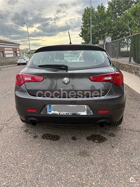 Marrón Usado 2011 Alfa Romeo Giulietta Distinctive Utilitario | 5000 € (Precio justo) - Imagen 1/3