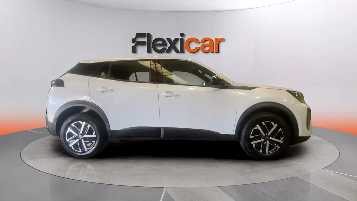 Usado Peugeot 2008 Active 101 CV (74 kW) 2023 Blanco SUV