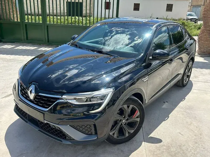 Usado Renault Arkana RS Line 140 CV (102 kW) 2022 Negro SUV