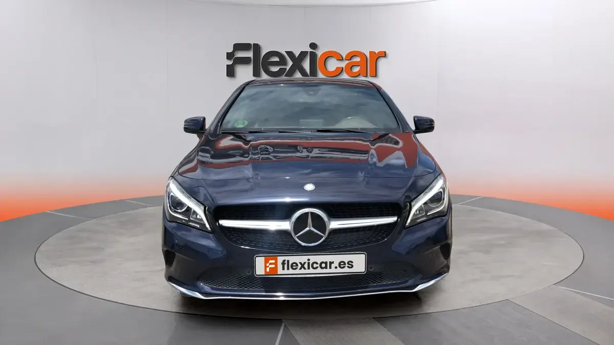 Usado Mercedes CLA200 Shooting Brake 136 CV (100 kW) 2017 Azul Familiar
