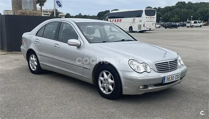 Usado Mercedes C200 Elegance 163 CV (119 kW) 2003 Gris / plata Berlina