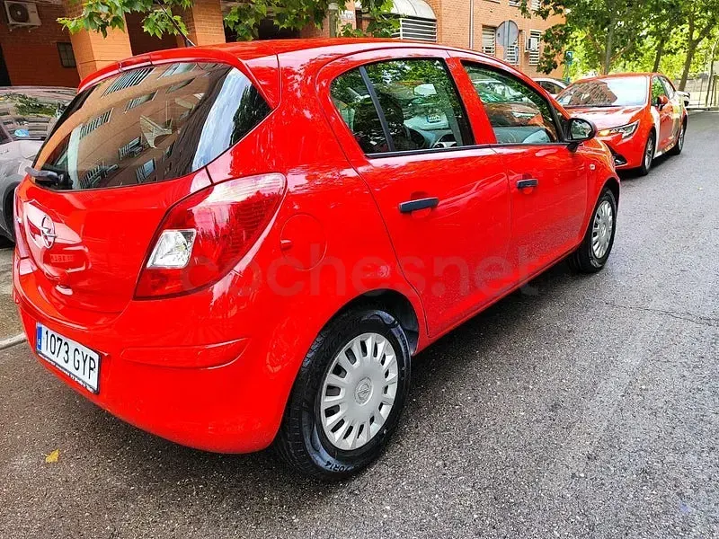 Usado Opel Corsa Cosmo 100 CV (73 kW) 2010 Rojo Utilitario