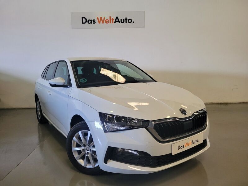 Blanco Usado 2022 Skoda Scala Ambition Utilitario | 21.600 € (Caro) - Imagen 1/4