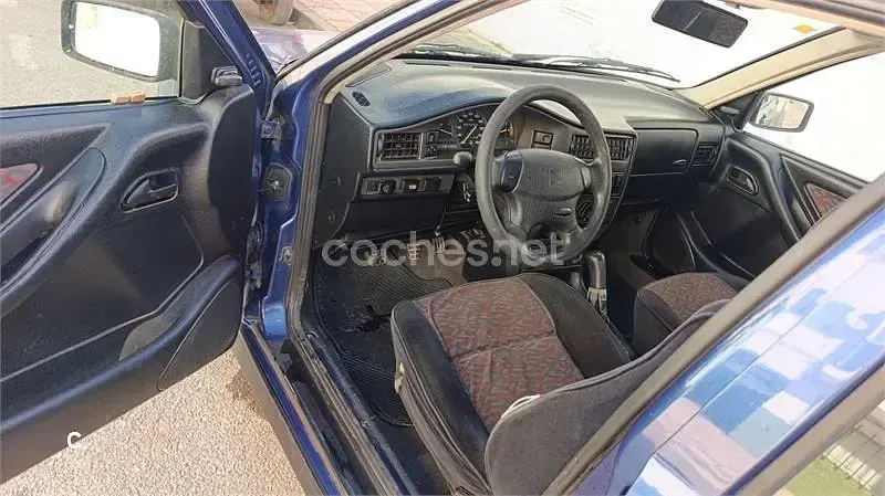 Usado Seat Toledo Stella 110 CV (80 kW) 1999 Azul Berlina