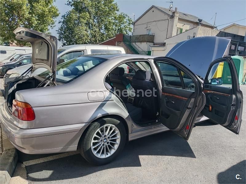 Usado BMW 530 184 CV (135 kW) 2001 Gris / plata Berlina