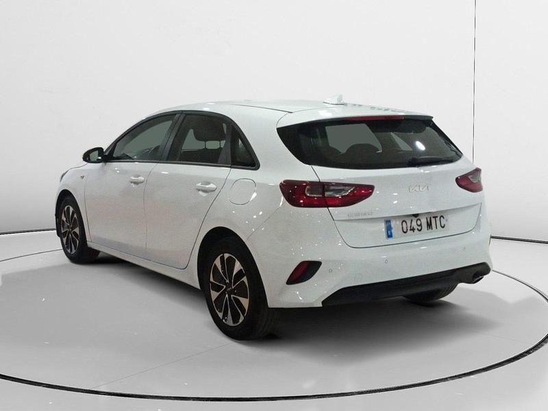 Usado Kia Ceed 102 CV (75 kW) 2024 Blanco Utilitario